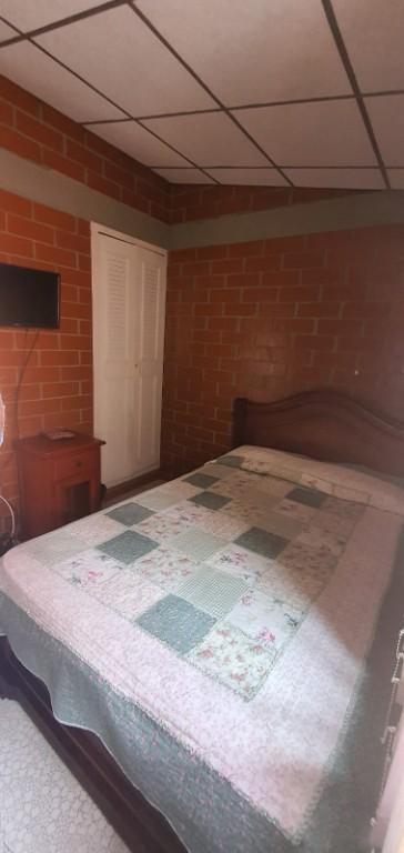 SE RENTA HABITACION EN CASA FAMILIAR en Santa Ana - Imagen 3