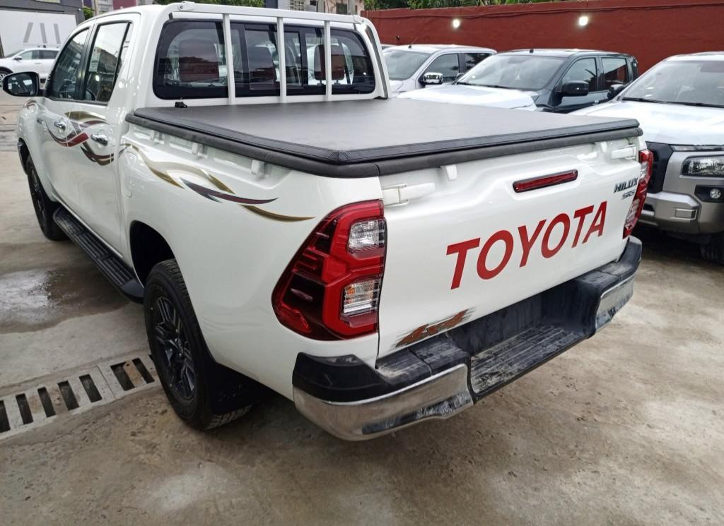 TOYOTA HILUX SR5 à Abidjan - Photo 5