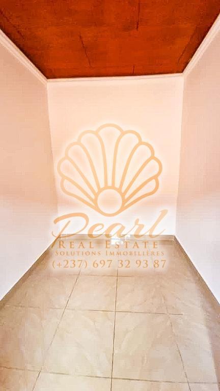 BASTOS – DUPLEX 4 CHAMBRES À LOUER – BAS PRIX au Cameroun - Photo 12