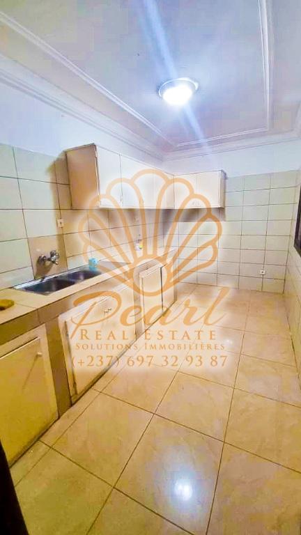 BASTOS – DUPLEX 4 CHAMBRES À LOUER – BAS PRIX au Cameroun - Photo 11