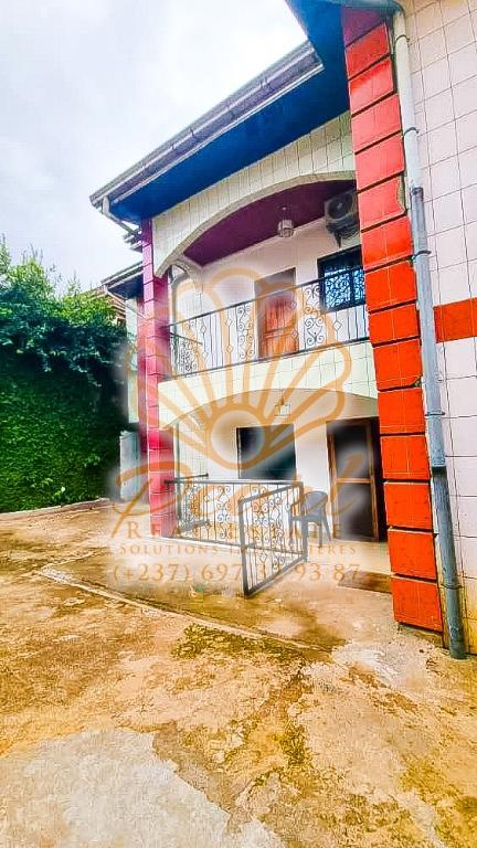 BASTOS – DUPLEX 4 CHAMBRES À LOUER – BAS PRIX au Cameroun - Photo 1