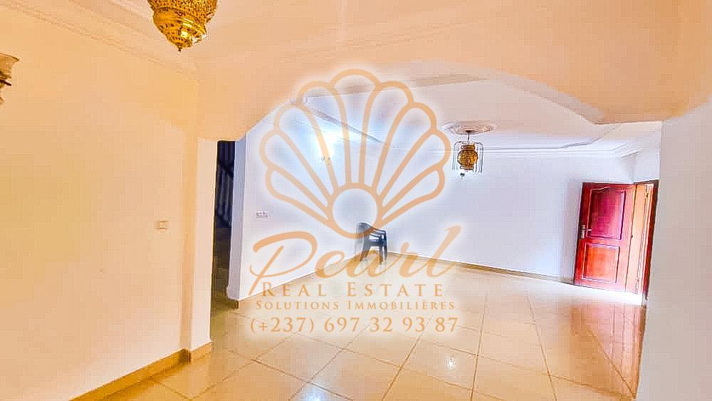 BASTOS – DUPLEX 4 CHAMBRES À LOUER – BAS PRIX au Cameroun - Photo 5