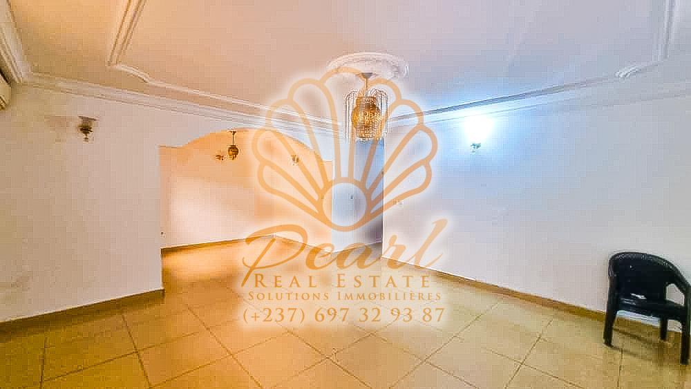 BASTOS – DUPLEX 4 CHAMBRES À LOUER – BAS PRIX au Cameroun - Photo 6