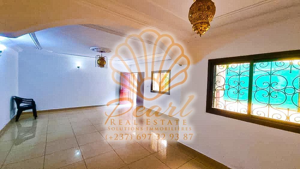 BASTOS – DUPLEX 4 CHAMBRES À LOUER – BAS PRIX au Cameroun - Photo 7
