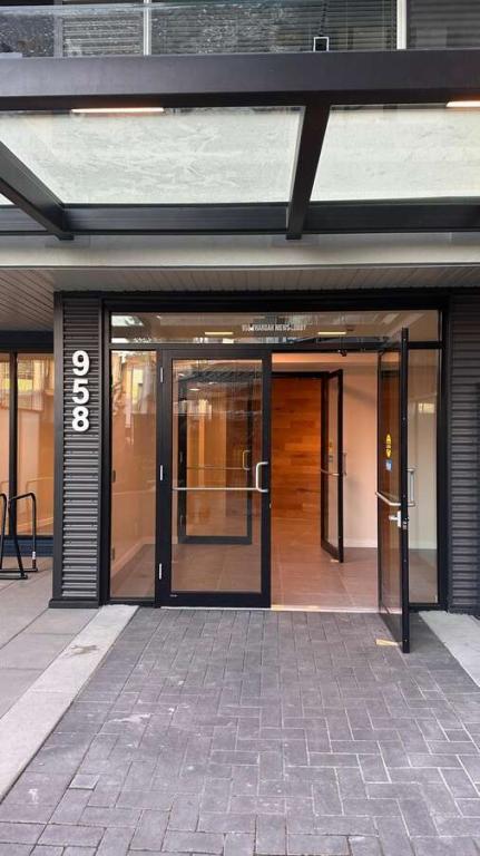 Great location CONDO in Canada - Image 1