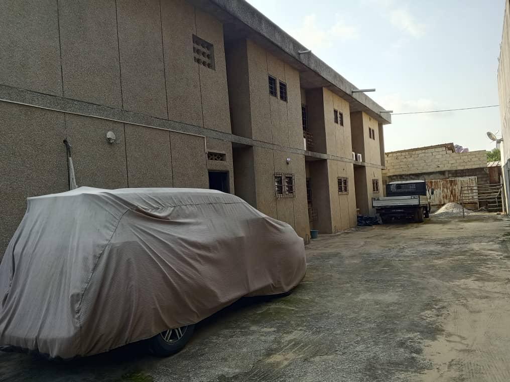 Batiment R+1 + Terrain de 600m² en vente en Côte d’Ivoire - Photo 6