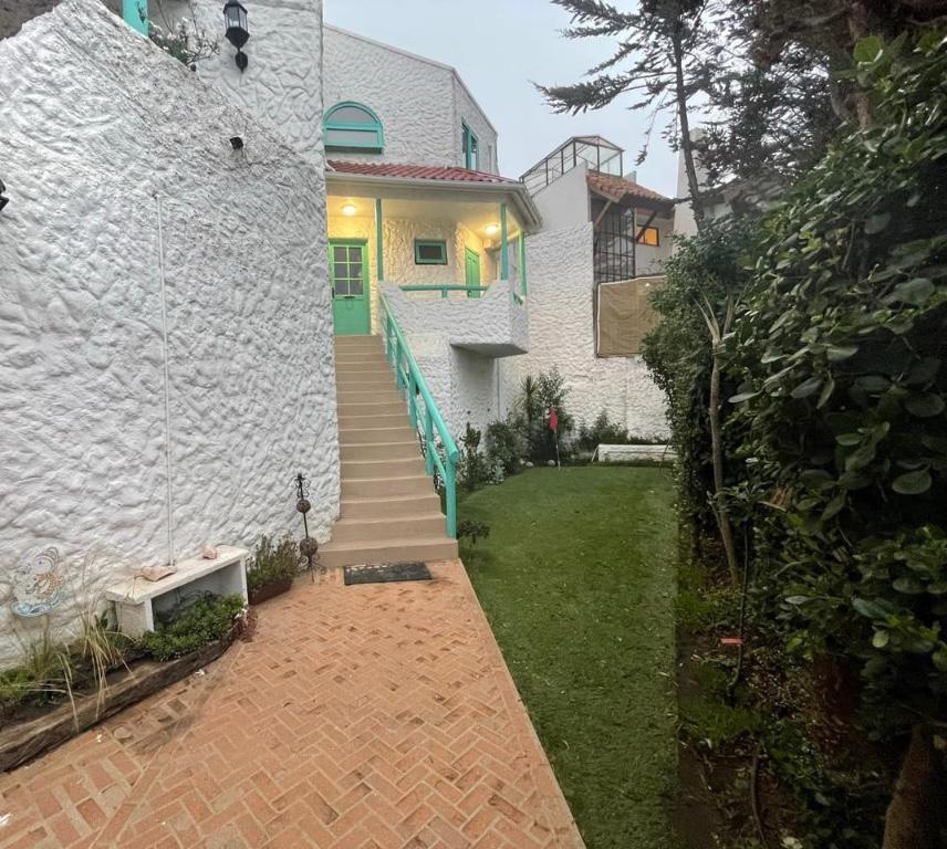 CASA CON PISCINA BOSQUES DE MONTEMAR en Concón - Imagen 1