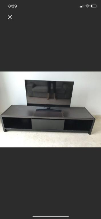 TV CONSOLE WITH LEATHER TOP FINISHING FOR SALE in Sembawang - Image 1