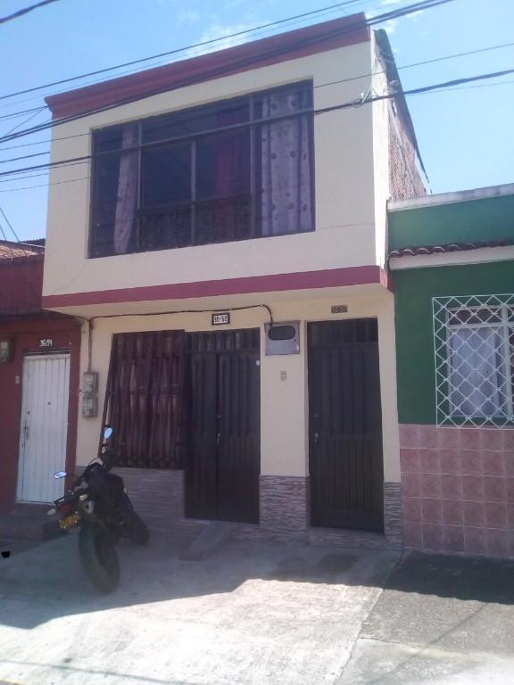 SE RENTA HABITACIÓN A PERSONA SOLA en Dos Quebradas - Imagen 1