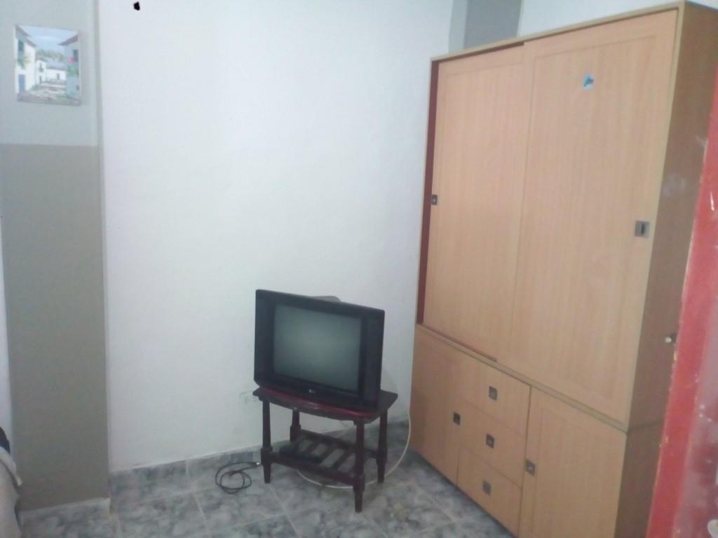 SE RENTA HABITACIÓN A PERSONA SOLA en Dos Quebradas - Imagen 3