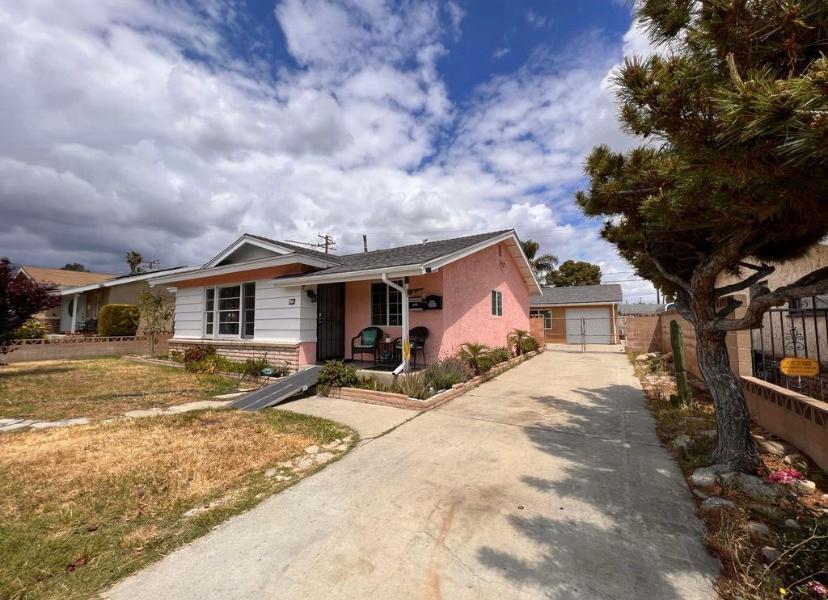 House for Rent in Rancho Cucamonga, California, Ref# 202074561 in Upland - Image 1