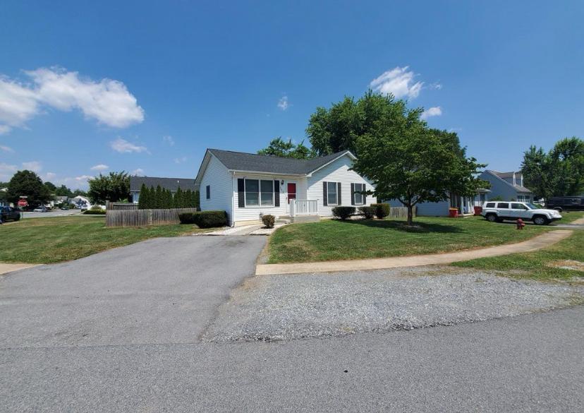 House for Rent in Ranson, West Virginia, Ref# 202066279 in Frederick - Image 1