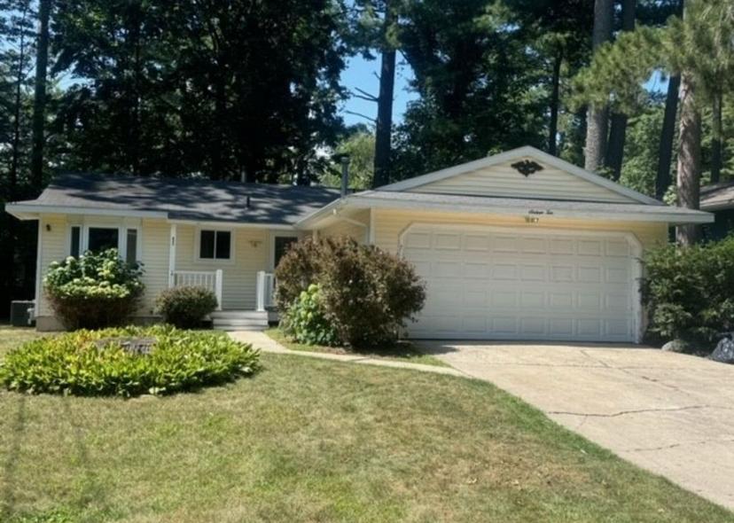 House for Rent in Traverse City, Michigan, Ref# 202058341 in Green Bay - Image 1