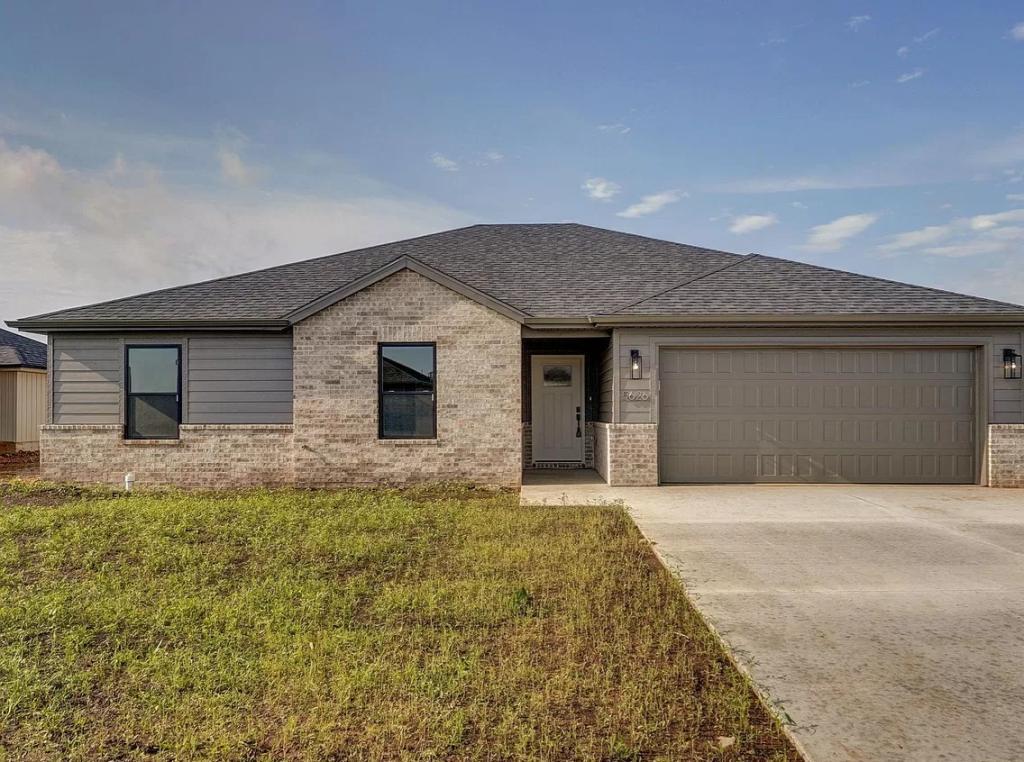 House for Rent in Springfield, Missouri, Ref# 202055031 in Eugene - Image 1