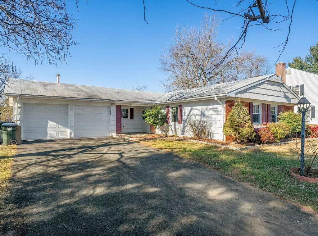 House for Rent in Fairfax, Virginia, Ref# 202044341 in Centreville - Image 1