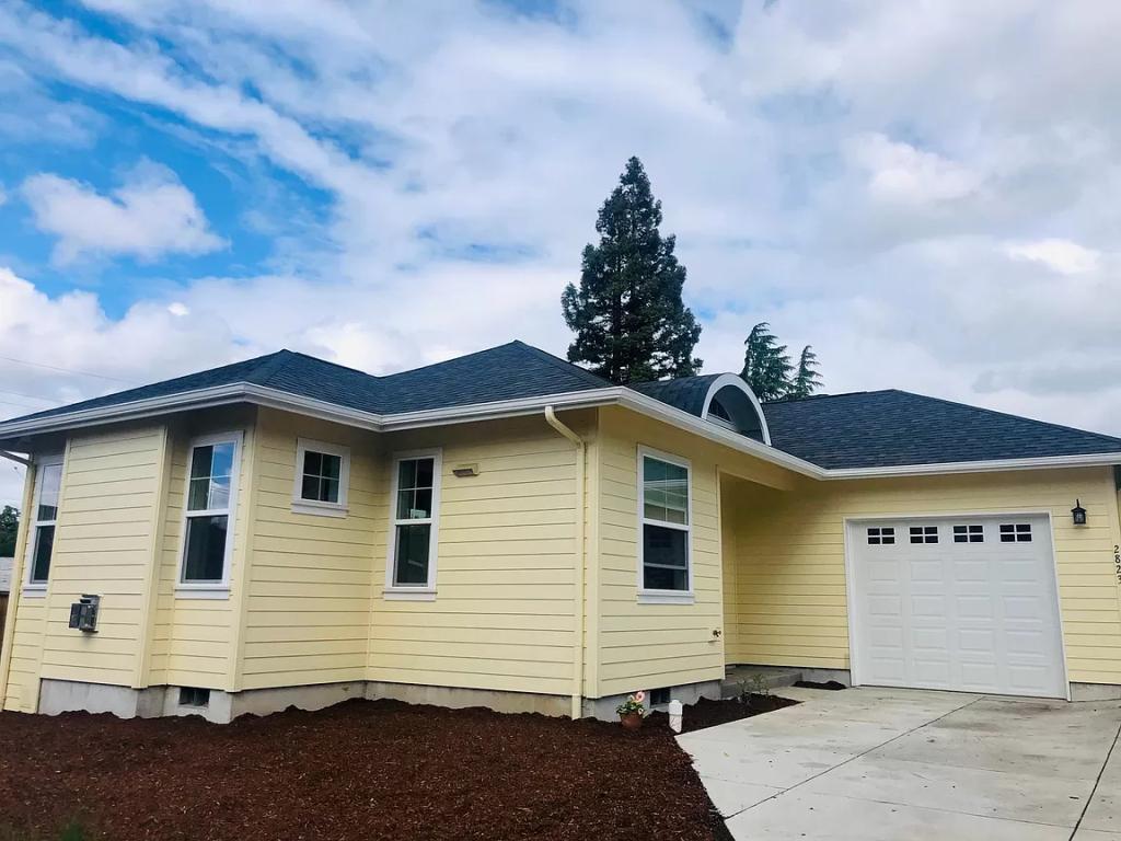 House for Rent in Eugene, Oregon, Ref# 202042975 in Eugene - Image 1
