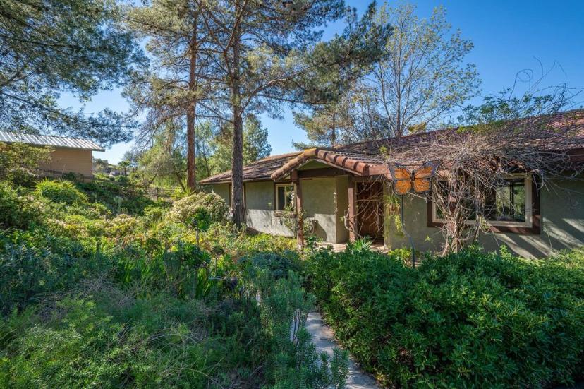 House for Rent in Alpine, California, Ref# 202035634 in El Cajon - Image 1