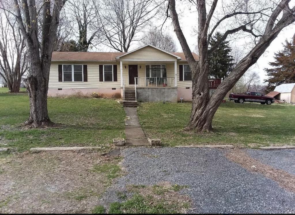 House for Rent in Ranson, West Virginia, Ref# 202034780 in Frederick - Image 1