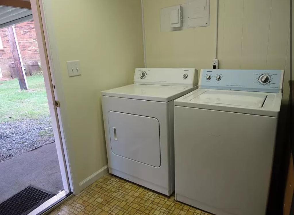 House for Rent in Burlington, North Carolina, Ref# 202028234 in Burlington - Image 1