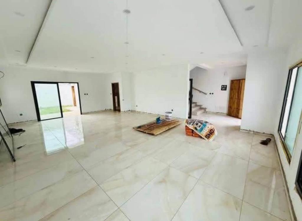 VENTE À BINGERVILLE ROUTE ADJIN VILLAS DUPLEX 5 PIÈCES PROPRE. en Côte d’Ivoire - Photo 6