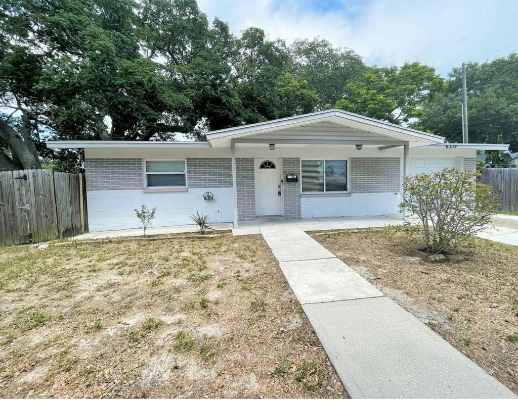 House for Rent in New Port Richey, Florida, Ref# 202012701 in Clearwater - Image 1