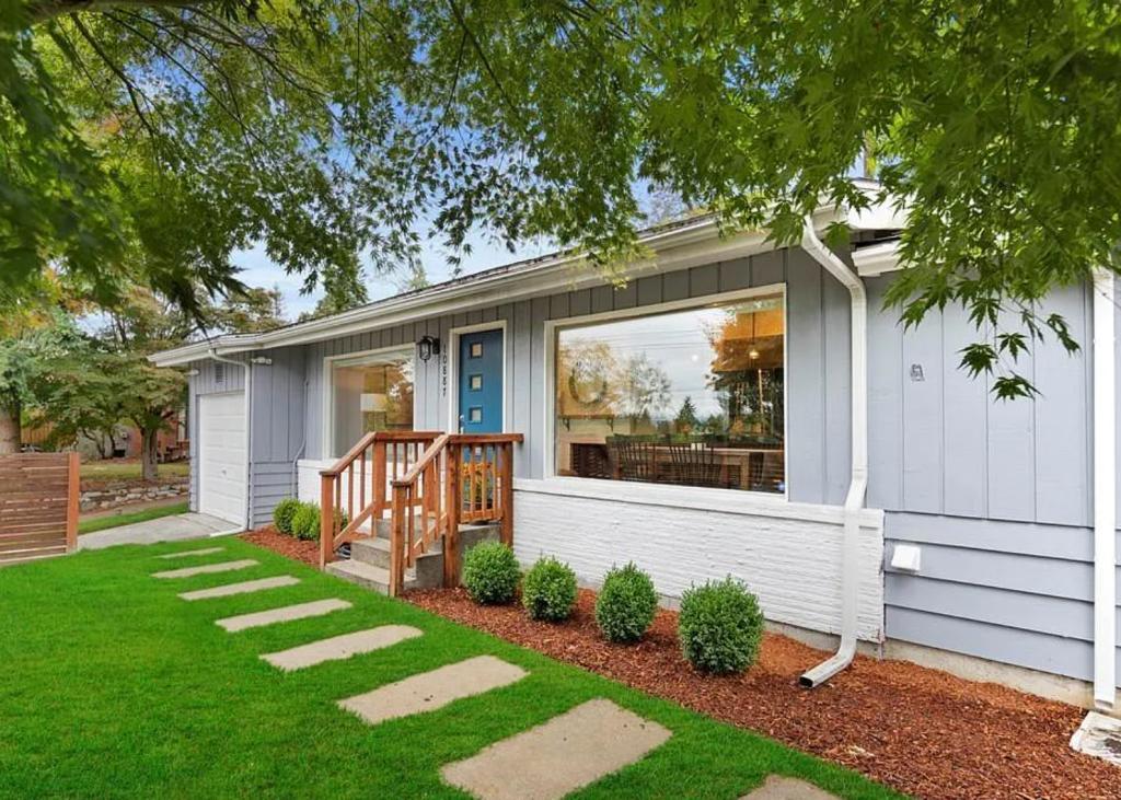 House for Rent in Seattle, Washington, Ref# 202009377 in Renton - Image 1
