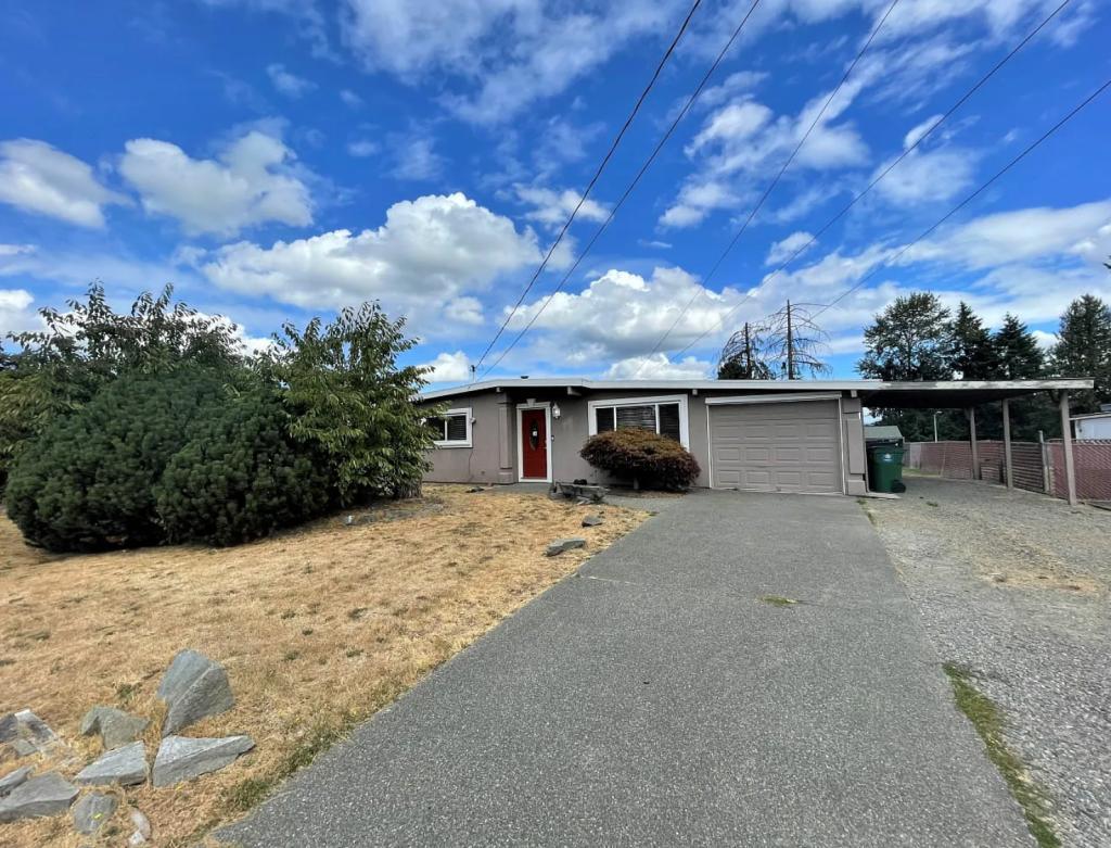House for Rent in Renton, Washington, Ref# 202008816 in Renton - Image 1
