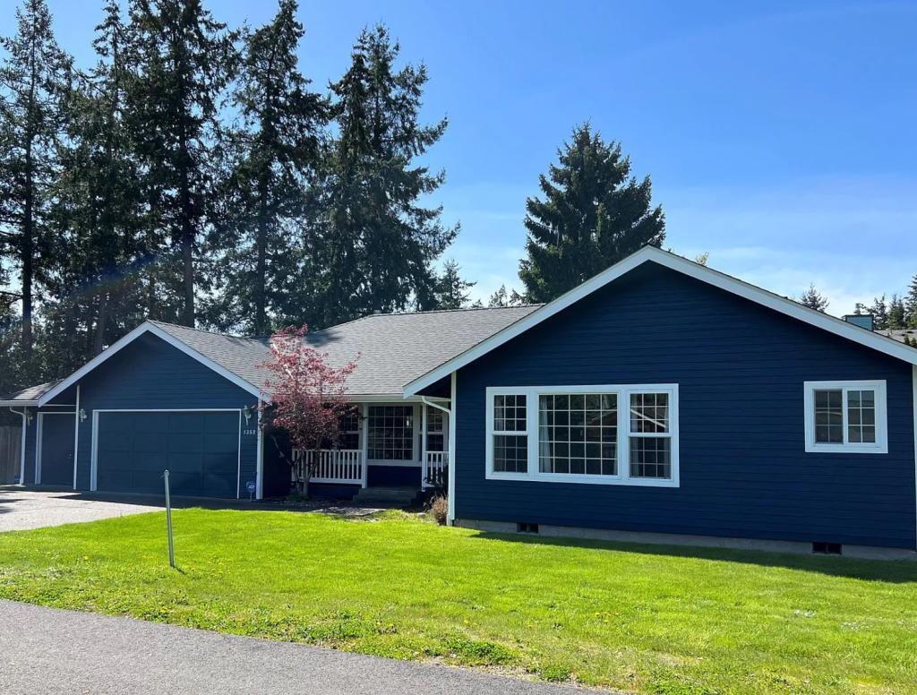 House for Rent in Seattle, Washington, Ref# 202007782 in Renton - Image 1