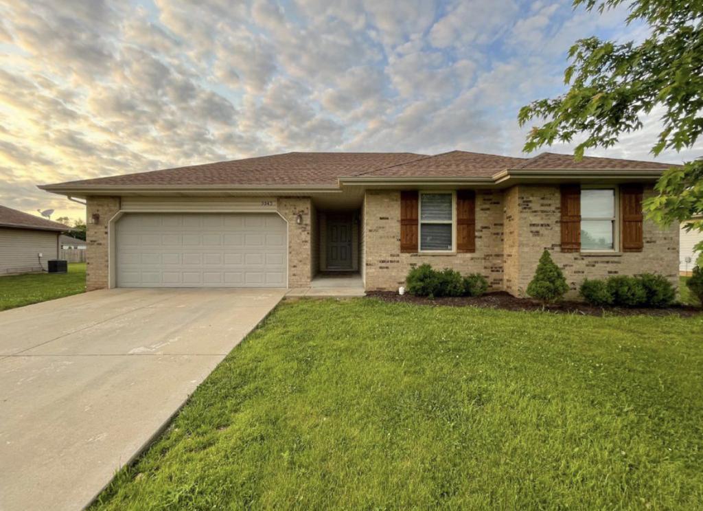 House for Rent in Springfield, Missouri, Ref# 202003413 in Eugene - Image 1