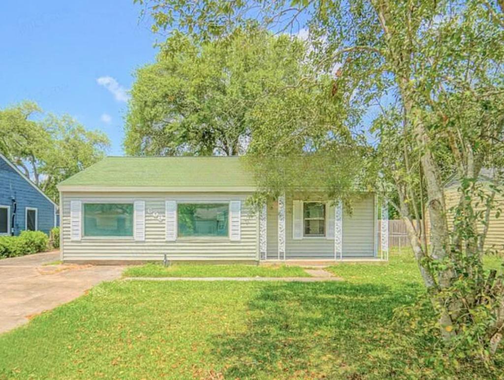 House for Rent in Angleton, Texas, Ref# 201990973 in Pasadena - Image 1