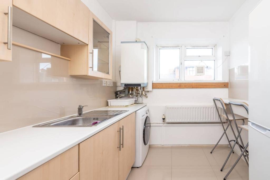 Apartment for Rent in Enfield, Enfield, Ref# 201990164 in Enfield - Image 1