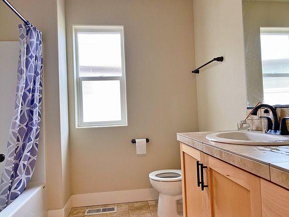 House for Rent in Portland, Oregon, Ref# 201872728 in Hillsboro - Image 1