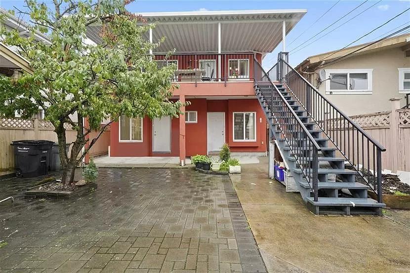 House for Rent in Vancouver, Ontario, Ref# 202040829 in New Westminster - Image 1
