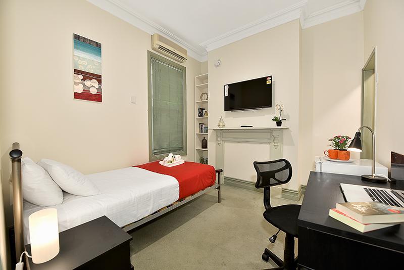 Apartment for Rent in Melbourne, Victoria, Ref# 14236456 in Melbourne - Image 1