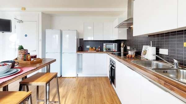 Apartment for Rent in Liverpool, Liverpool, Ref# 201779050 in Liverpool - Image 1