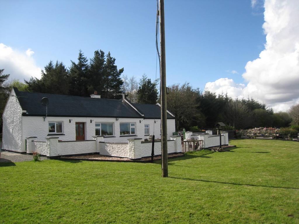 House for Sale in Ballina, Mayo, Ref# 1329034 in Castlebar - Image 1