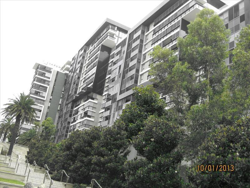 Apartment for Rent in Camperdown, Victoria, Ref# 2239402 in Ryde - Image 1