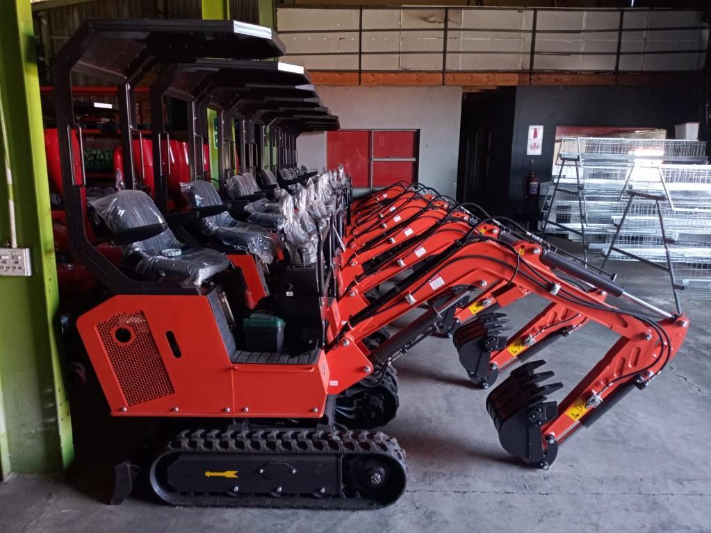 Mini Excavator XN08 in Vereeniging - Image 1