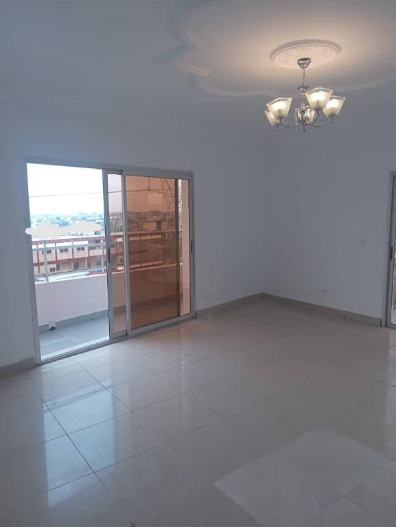 VENTE À COCODY RIVIERA PALMERAIE UN APPARTEMENT 3 PIÈCES AU 2e en Côte d’Ivoire - Photo 2