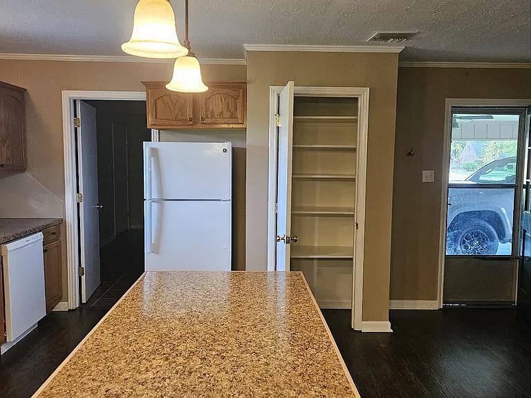 cozy Home for Rent in United States - Image 5
