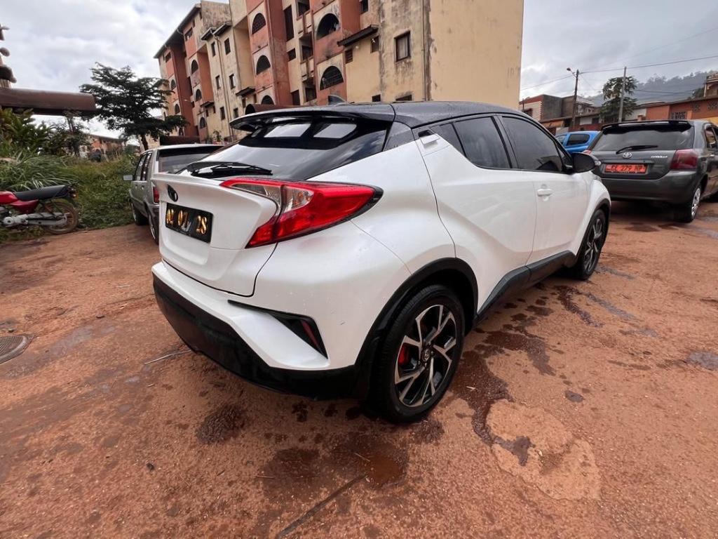 Toyota CHR Model 2018 à Yaoundé - Photo 7