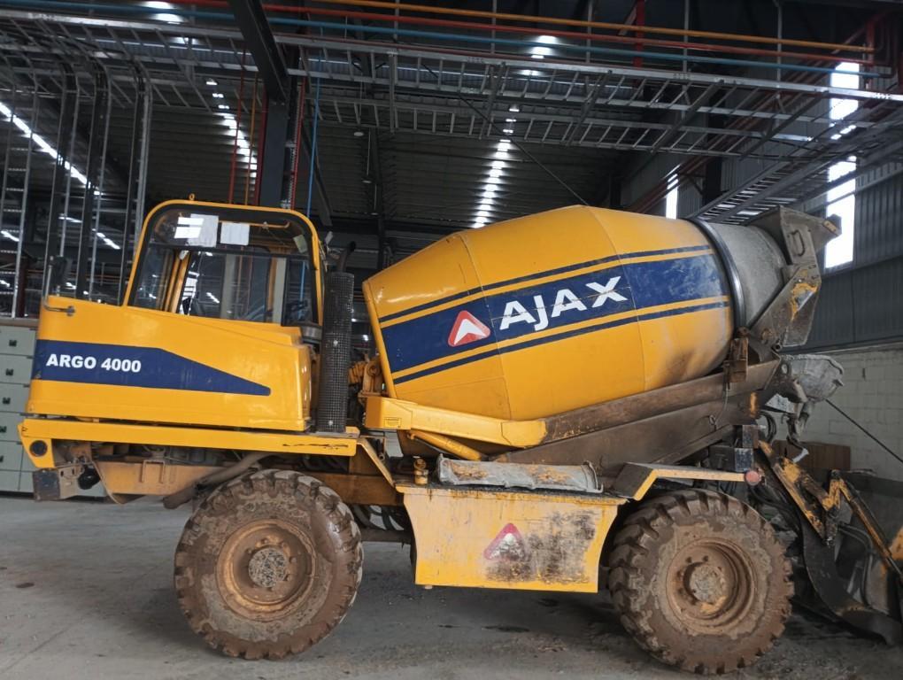 FOR RENT MY AZAX FIORI CONCRETE MIXTURE MACHINE in Karnal - Image 2