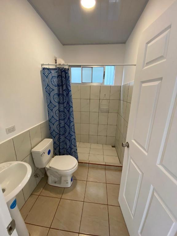 SE ALQUILAN 3 APARTAMENTOS NUEVOS EN ATENAS. en Naranjo - Imagen 2