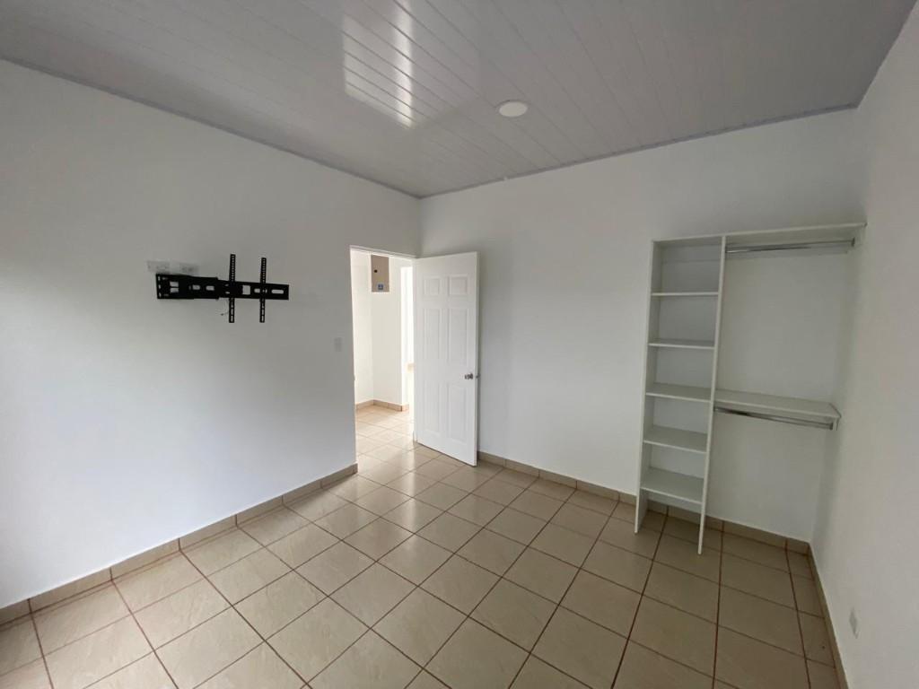 SE ALQUILAN 3 APARTAMENTOS NUEVOS EN ATENAS. en Naranjo - Imagen 7