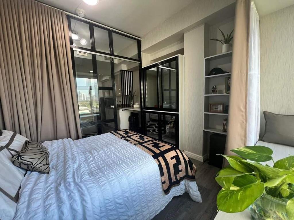 ONE ROCKWELL EAST  STUDIO TYPE CONDO UNIT with PARKING in Pansol - Image 1