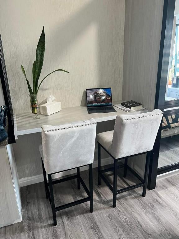 ONE ROCKWELL EAST  STUDIO TYPE CONDO UNIT with PARKING in Pansol - Image 3