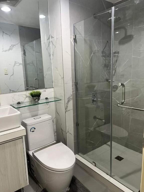 ONE ROCKWELL EAST  STUDIO TYPE CONDO UNIT with PARKING in Pansol - Image 6