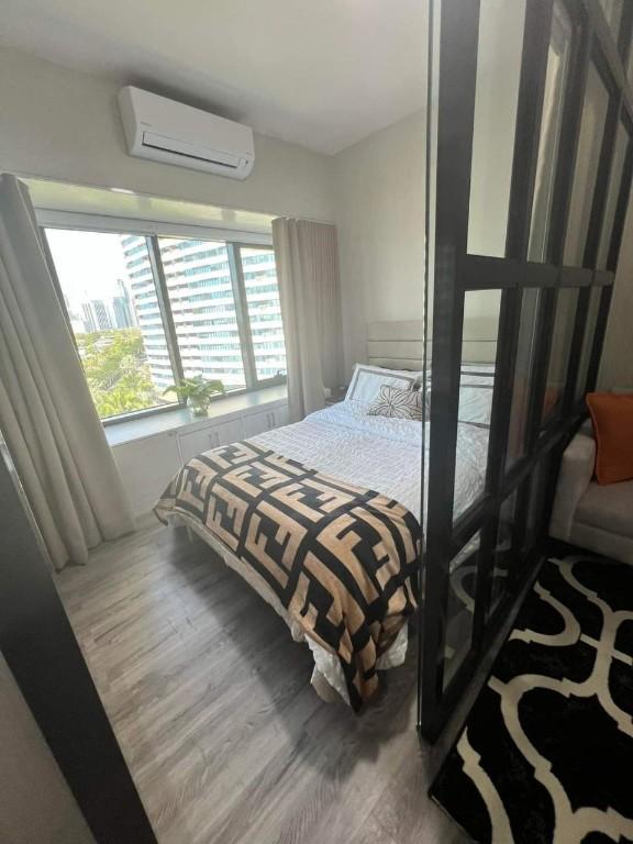 ONE ROCKWELL EAST  STUDIO TYPE CONDO UNIT with PARKING in Pansol - Image 5