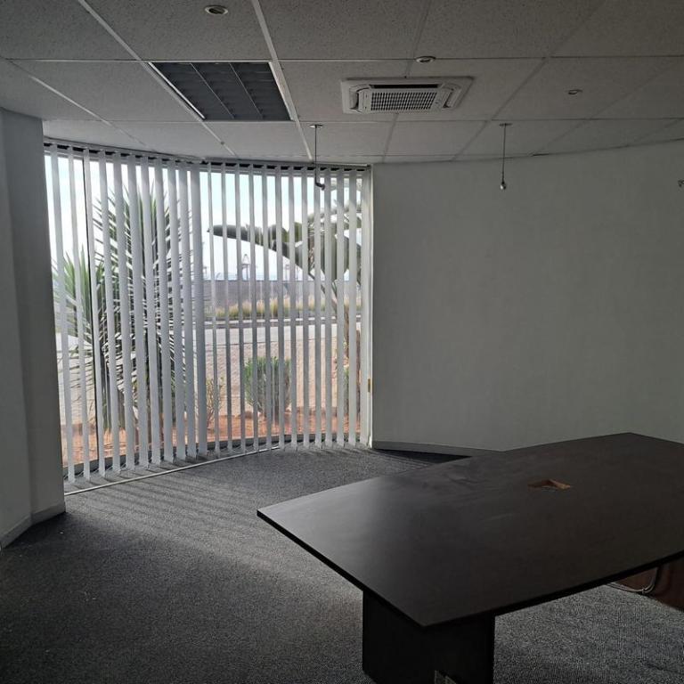 Commercial 1239-ref-3639 for Rent in Humerail, Port Elizabeth in Summerstrand - Image 1