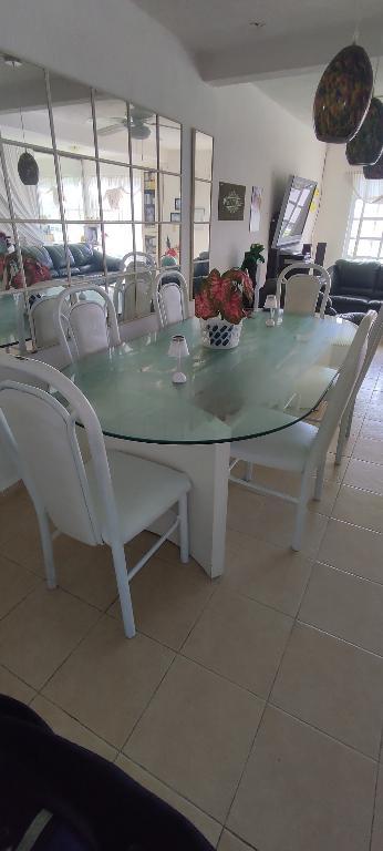 Comedor grande 6 sillas vidrio 20mm. Grueso, 122 x 243 Cms. en México - Imagen 1